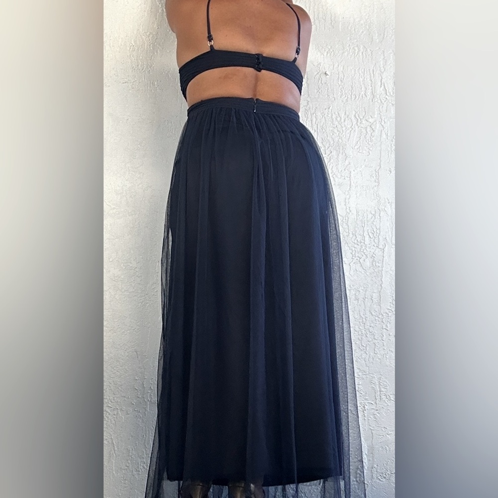 BCBG Maxazria, formal evening dress size 10. It fits perfectly. Good condition.